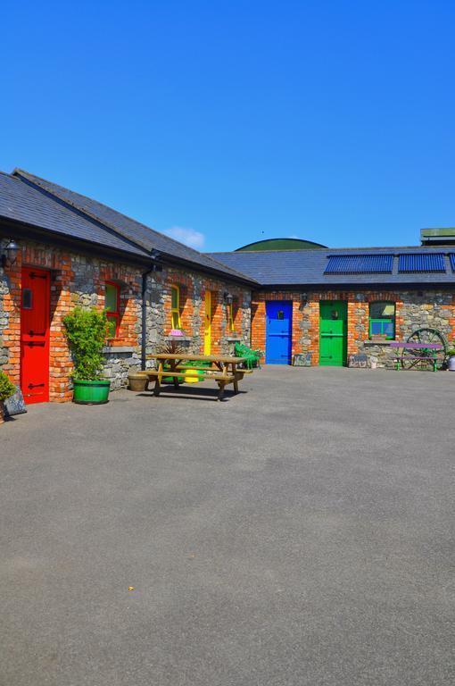 Slane Farm Hostel, Cottages And Camping Buitenkant foto