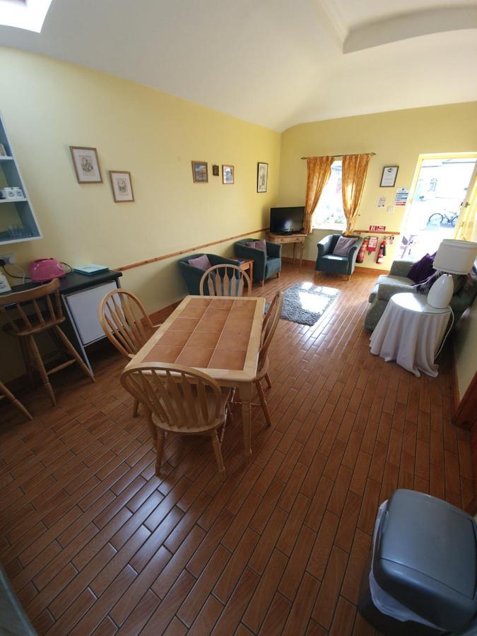 Slane Farm Hostel, Cottages And Camping Buitenkant foto