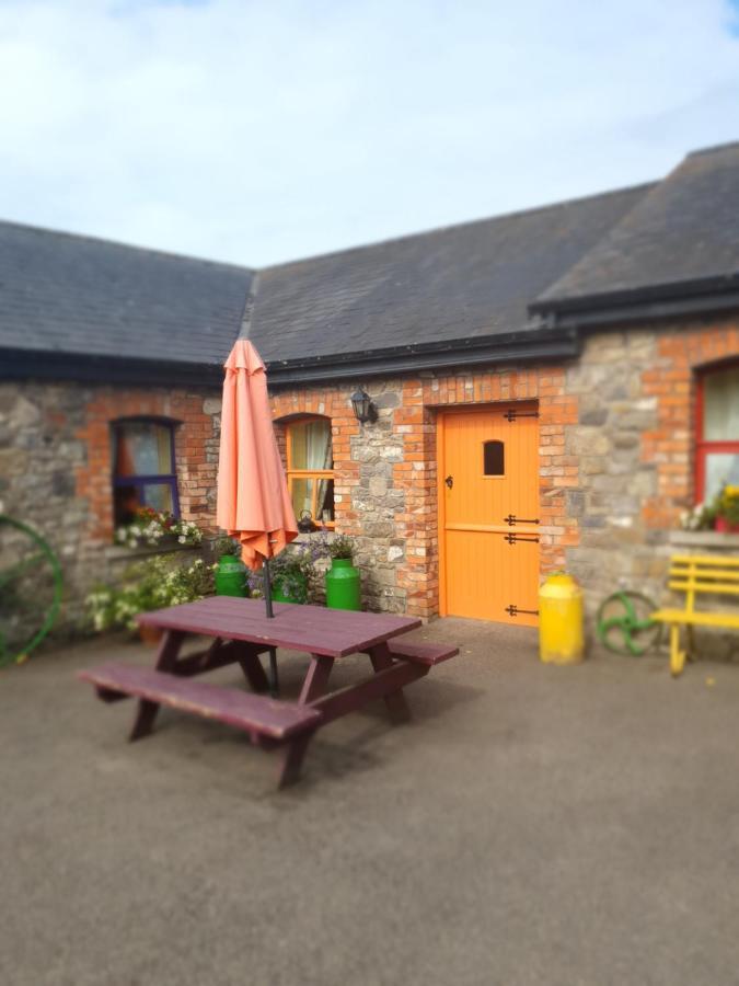 Slane Farm Hostel, Cottages And Camping Buitenkant foto