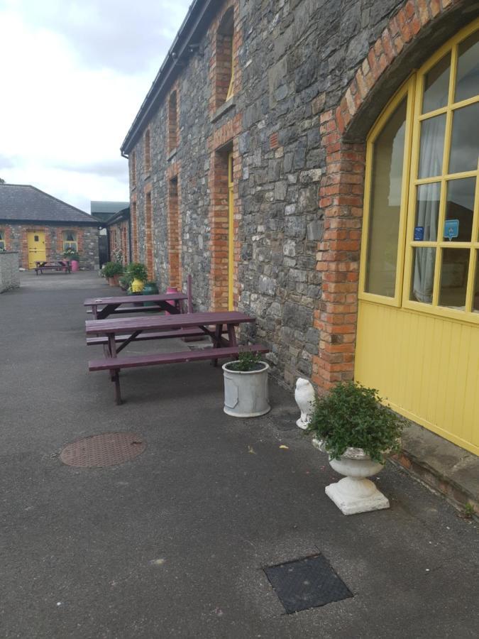 Slane Farm Hostel, Cottages And Camping Buitenkant foto